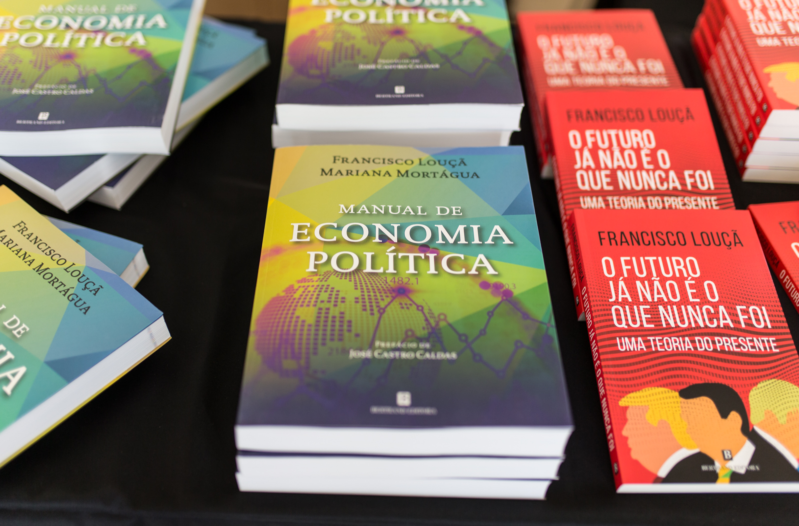 Thumbnail da galeria Apresentação do livro Manual de Economia Politica